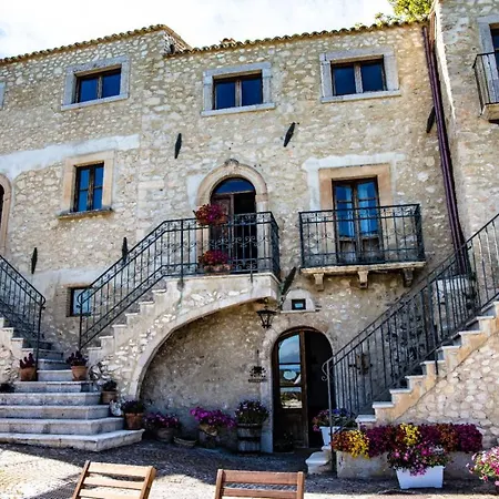 Charme In Perillis Bed & Breakfast 3*
