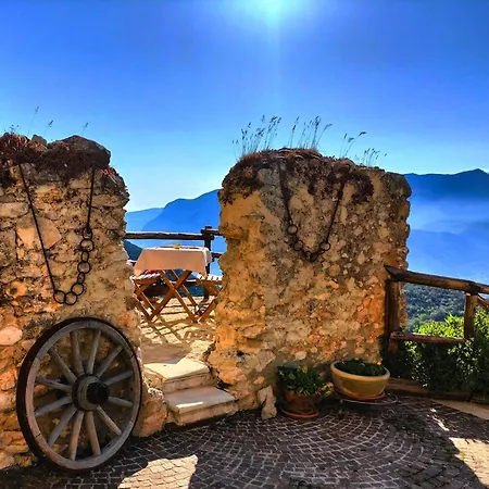 Charme In Perillis Bed & Breakfast