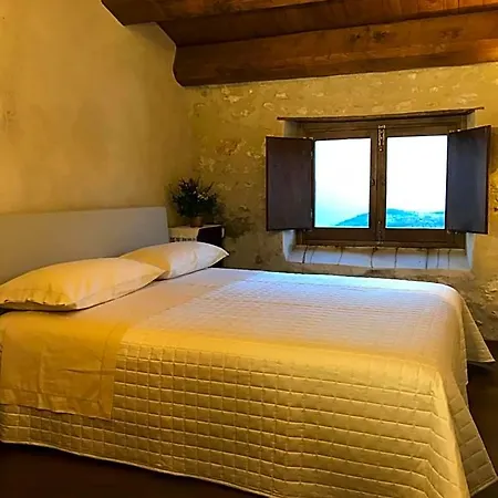 Charme In Perillis Bed & Breakfast