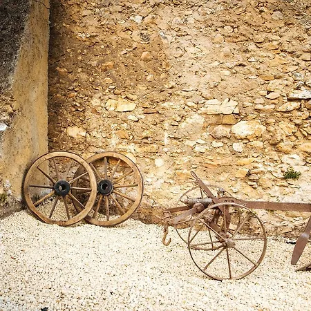 Charme In Perillis לינה וארוחת בוקר פופולי