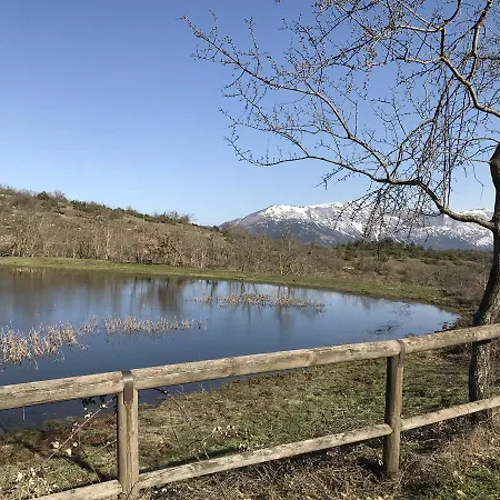 לינה וארוחת בוקר Charme In Perillis 4*