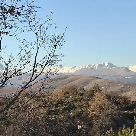 לינה וארוחת בוקר Charme In Perillis פופולי