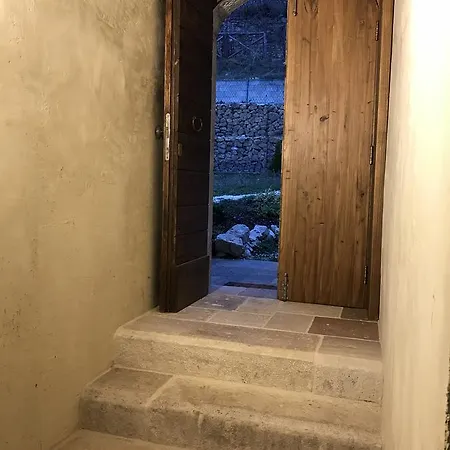 לינה וארוחת בוקר Charme In Perillis