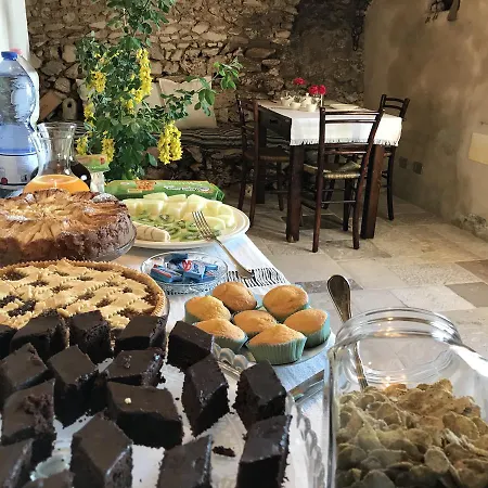 לינה וארוחת בוקר Charme In Perillis פופולי