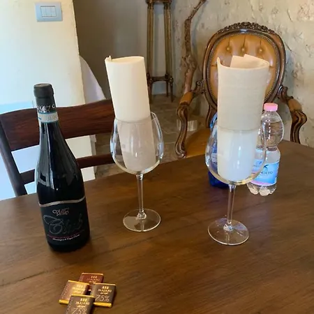 לינה וארוחת בוקר Charme In Perillis 4*