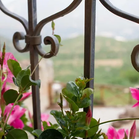 Charme In Perillis לינה וארוחת בוקר