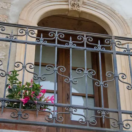 Charme In Perillis לינה וארוחת בוקר 4*